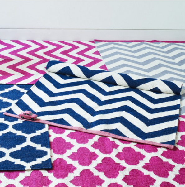 Tribeca Chevron Rug Cream and Navy with Coral Edge